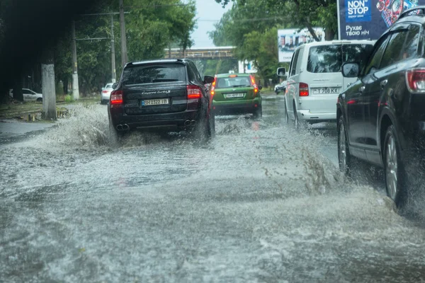 Odessa Ucrania Agosto 2019 Conducir Coche Una Carretera Inundada Durante — Foto de Stock