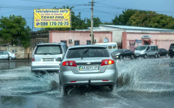 Oděssa Ukrajina Srpna 2019 Jízda Autem Zaplavené Silnici Záplavě Způsobená — Stock fotografie