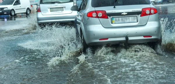 Odessa Ucrania Agosto 2019 Conducir Automóvil Una Carretera Inundada Durante — Foto de Stock