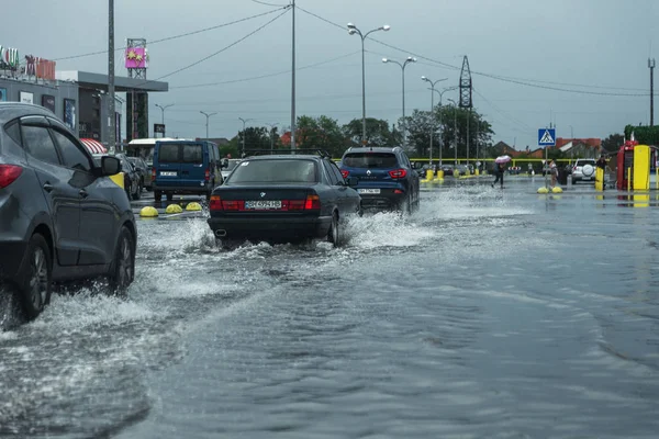 Oděssa Ukrajina Srpna 2019 Jízda Autem Zaplavené Silnici Záplavě Způsobená — Stock fotografie