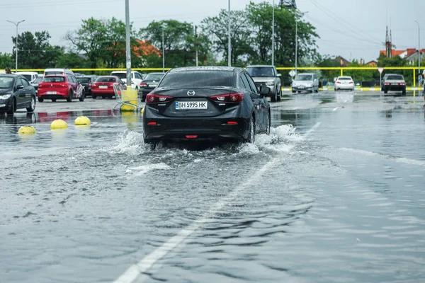 Odessa Ucrania Agosto 2019 Conducir Automóvil Una Carretera Inundada Durante — Foto de Stock