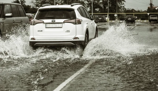 Odessa Ucrania Agosto 2019 Conducir Automóvil Una Carretera Inundada Durante — Foto de Stock