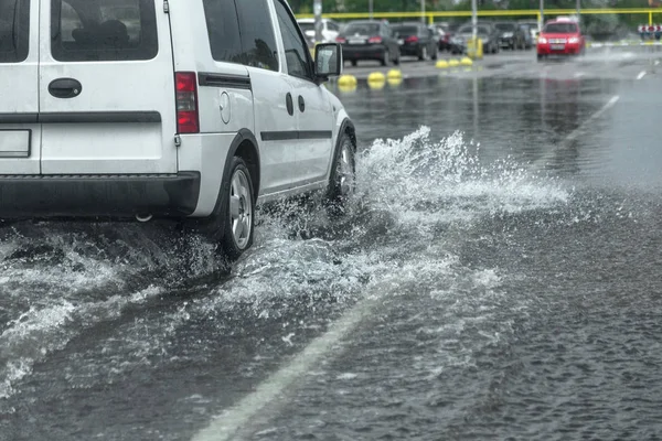 Odessa Ucrania Agosto 2019 Conducir Automóvil Una Carretera Inundada Durante — Foto de Stock