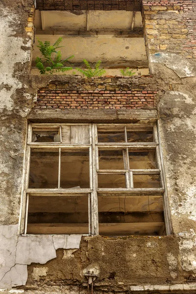 Vieille Fenêtre Cassée Dans Immeuble Abandonné Une Fenêtre Ruine Dans — Photo