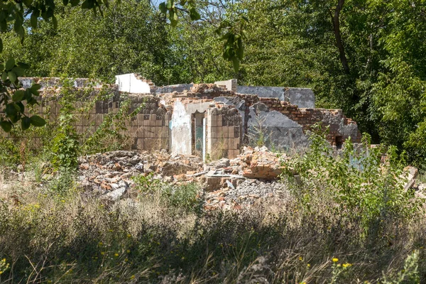 Zničený Dům Pozůstatky Starých Domů Apokalypsa Opuštěné Město Město Duchů — Stock fotografie