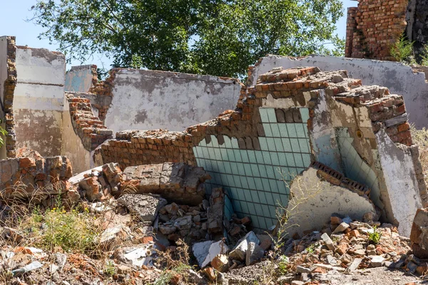 Zrujnowany Dom Pozostałości Starych Domów Apokalipsa Opuszczone Miasto Miasto Duchów — Zdjęcie stockowe