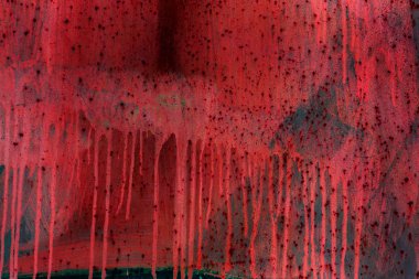 Arka plan beton duvar, yıpranma izleri, yıpranmış duvar eski boya yıpranmış boya. Boyalı beton yüzeyüzerinde eski boya kalıntıları. Grungy beton yüzey. Duvarda grafiti eski boya izleri