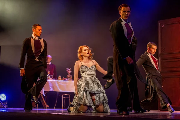 Odessa, Ukrayna -Temmuz13,2019: Canlı erotik performans 