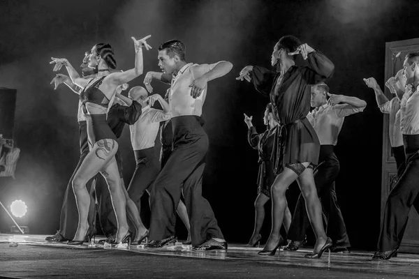 Odessa, Ukrayna -Temmuz13,2019: Canlı erotik performans 