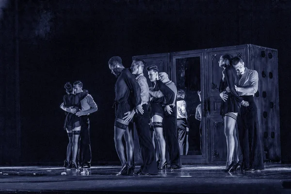 Odessa, Ukrayna -Temmuz13,2019: Canlı erotik performans 