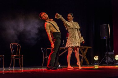 Odessa, Ukrayna -Temmuz13,2019: Canlı erotik performans 