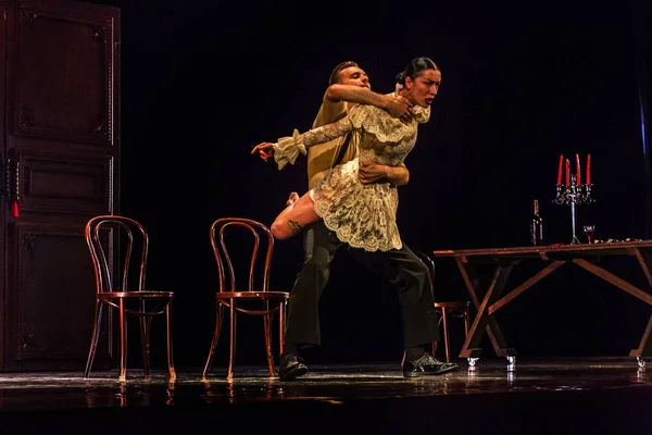 Odessa, Ukrayna -Temmuz13,2019: Canlı erotik performans 