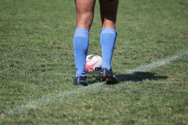 Odessa, Ukrayna - 7 Eylül 2019: Odessa Rugby Şampiyonası Milli Takımı - Kremenchug. Top için rugby oyuncularının yoğun mücadelesi. Stadyumun yeşil sahada dinamik oyun. Şiddetli Rugby Fight