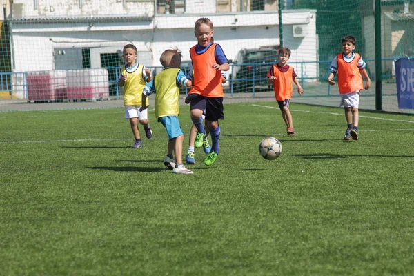 Oděsa Ukrajina Září 2019 Malé Děti Tréninku Hrají Fotbal Mladší — Stock fotografie