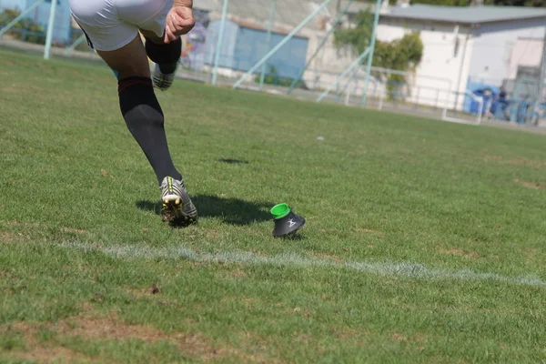 Odessa, Ukrayna - 7 Eylül 2019: Odessa Rugby Şampiyonası Milli Takımı - Kremenchug. Top için rugby oyuncularının yoğun mücadelesi. Stadyumun yeşil sahada dinamik oyun. Şiddetli Rugby Fight