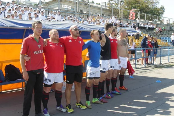 Odessa, Ukrayna - 7 Eylül 2019: Odessa Rugby Şampiyonası Milli Takımı - Kremenchug. Top için rugby oyuncularının yoğun mücadelesi. Stadyumun yeşil sahada dinamik oyun. Şiddetli Rugby Fight