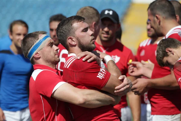 Odessa, Ukrayna - 7 Eylül 2019: Odessa Rugby Şampiyonası Milli Takımı - Kremenchug. Top için rugby oyuncularının yoğun mücadelesi. Stadyumun yeşil sahada dinamik oyun. Şiddetli Rugby Fight
