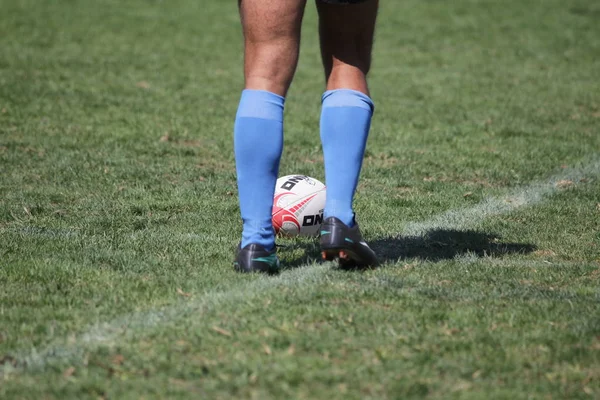 Odessa, Ukrayna - 7 Eylül 2019: Odessa Rugby Şampiyonası Milli Takımı - Kremenchug. Top için rugby oyuncularının yoğun mücadelesi. Stadyumun yeşil sahada dinamik oyun. Şiddetli Rugby Fight