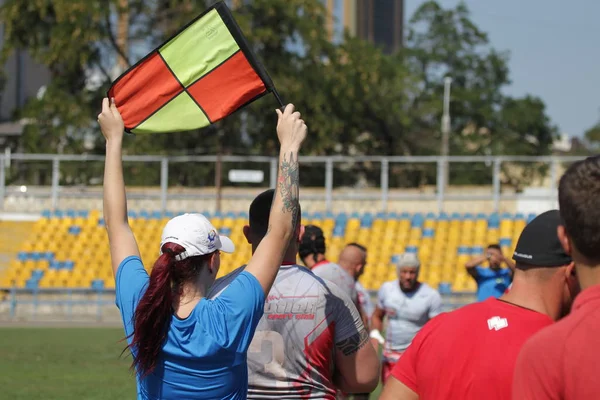 Odessa, Ukrayna - 7 Eylül 2019: Odessa Rugby Şampiyonası Milli Takımı - Kremenchug. Top için rugby oyuncularının yoğun mücadelesi. Stadyumun yeşil sahada dinamik oyun. Şiddetli Rugby Fight