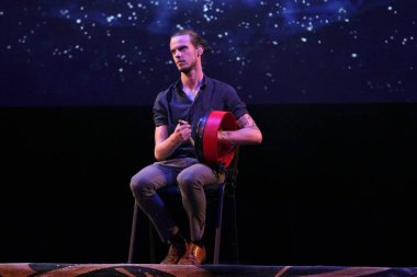 Odessa, Ukrayna - 17 Eylül 2019: step dans. Halk grubu Rhythm of the Dance tarafından performans. Opera Binası'nda İrlanda Ulusal Dans Grubu. Ulusal tiyatro sahnesinde step dans