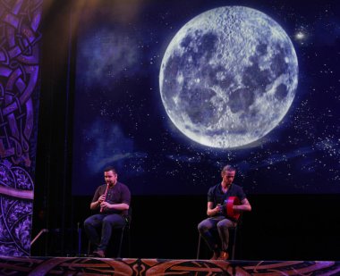 Odessa, Ukrayna - 17 Eylül 2019: step dans. Halk grubu Rhythm of the Dance tarafından performans. Opera Binası'nda İrlanda Ulusal Dans Grubu. Ulusal tiyatro sahnesinde step dans