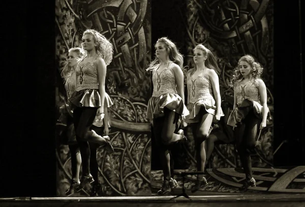 オデッサ ウクライナ 9月17 2019 ステップダンス フォークグループ リズム ダンス によるパフォーマンス オペラハウスでアイルランドのナショナルダンスグループ — ストック写真