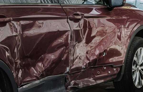 Bilens Krop Beskadiget Som Følge Ulykke Høj Hastighed Hoved Bilulykke - Stock-foto