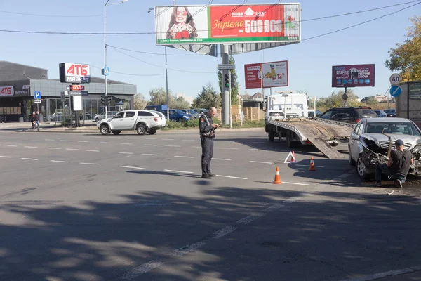 Odessa Ucrania Octubre 2019 Accidente Coche Colisión Frontal Una Grúa — Foto de Stock