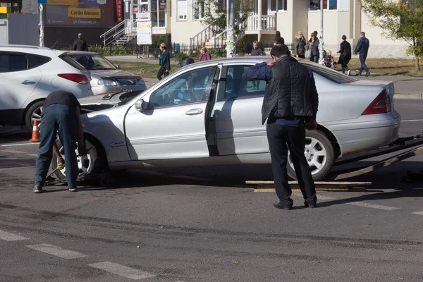 Odessa Ucrania Octubre 2019 Accidente Coche Colisión Frontal Una Grúa — Foto de Stock