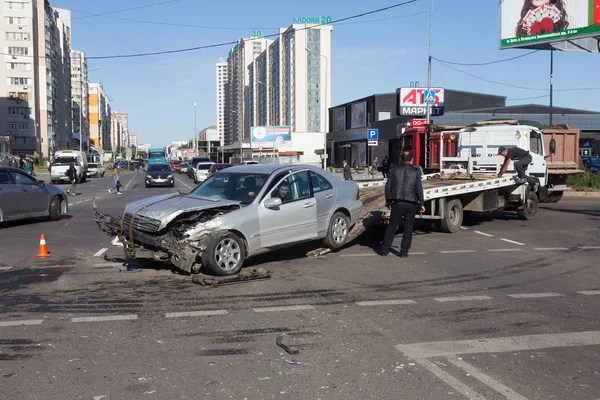 Odessa Ucrania Octubre 2019 Accidente Coche Colisión Frontal Una Grúa —  Fotos de Stock