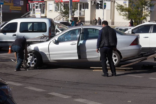 Odessa Ucrania Octubre 2019 Accidente Coche Colisión Frontal Una Grúa — Foto de Stock