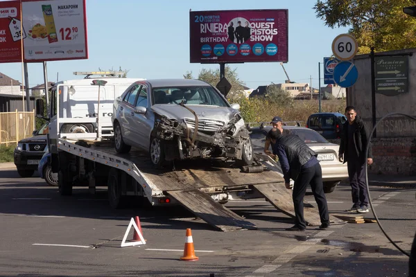 Odessa Ucrania Octubre 2019 Accidente Coche Colisión Frontal Una Grúa — Foto de Stock