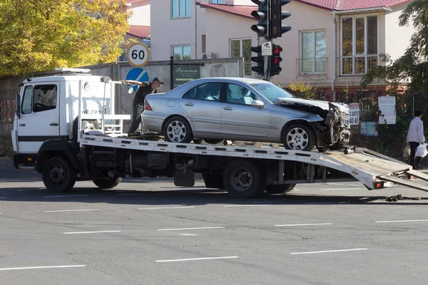 Odessa Ukrajna 2019 Október Autóbaleset Frontális Ütközés Egy Vontató Megpakol — Stock Fotó