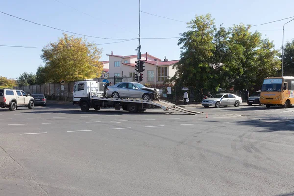 Odessa Ucrania Octubre 2019 Accidente Coche Colisión Frontal Una Grúa — Foto de Stock