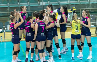 Odessa, Güney, Ukrayna - 15 Ekim 2019: Avrupa Bayanlar Voleybol Şampiyonası. Dişi Khimik Yuzhny - Mladost Zagreb Hırvatistan. Cev Şampiyonlar Ligi Volesi 2020. Kadın Yoğun Voleybol Oyunu