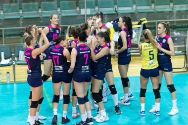 Odessa, Güney, Ukrayna - 15 Ekim 2019: Avrupa Bayanlar Voleybol Şampiyonası. Dişi Khimik Yuzhny - Mladost Zagreb Hırvatistan. Cev Şampiyonlar Ligi Volesi 2020. Kadın Yoğun Voleybol Oyunu