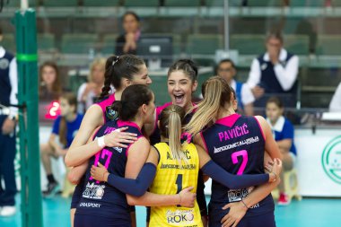 Odessa, Güney, Ukrayna - 15 Ekim 2019: Avrupa Bayanlar Voleybol Şampiyonası. Dişi Khimik Yuzhny - Mladost Zagreb Hırvatistan. Cev Şampiyonlar Ligi Volesi 2020. Kadın Yoğun Voleybol Oyunu
