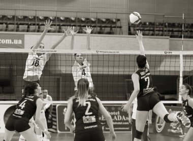 Odessa, Güney, Ukrayna - 15 Ekim 2019: Avrupa Bayanlar Voleybol Şampiyonası. Dişi Khimik Yuzhny - Mladost Zagreb Hırvatistan. Cev Şampiyonlar Ligi Volesi 2020. Kadın Yoğun Voleybol Oyunu