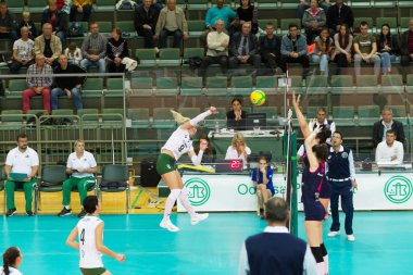 Odessa, Güney, Ukrayna - 15 Ekim 2019: Avrupa Bayanlar Voleybol Şampiyonası. Dişi Khimik Yuzhny - Mladost Zagreb Hırvatistan. Cev Şampiyonlar Ligi Volesi 2020. Kadın Yoğun Voleybol Oyunu