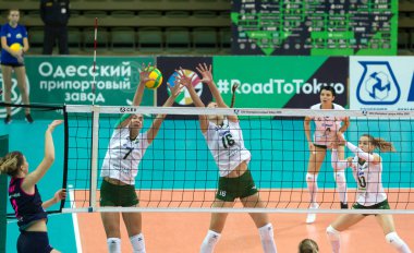 Odessa, Güney, Ukrayna - 15 Ekim 2019: Avrupa Bayanlar Voleybol Şampiyonası. Dişi Khimik Yuzhny - Mladost Zagreb Hırvatistan. Cev Şampiyonlar Ligi Volesi 2020. Kadın Yoğun Voleybol Oyunu
