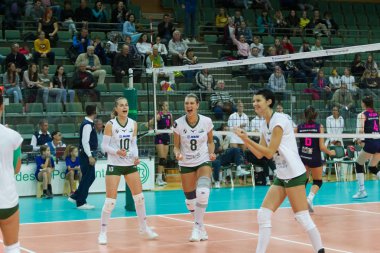 Odessa, Güney, Ukrayna - 15 Ekim 2019: Avrupa Bayanlar Voleybol Şampiyonası. Dişi Khimik Yuzhny - Mladost Zagreb Hırvatistan. Cev Şampiyonlar Ligi Volesi 2020. Kadın Yoğun Voleybol Oyunu
