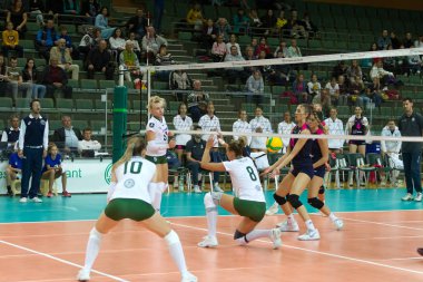 Odessa, Güney, Ukrayna - 15 Ekim 2019: Avrupa Bayanlar Voleybol Şampiyonası. Dişi Khimik Yuzhny - Mladost Zagreb Hırvatistan. Cev Şampiyonlar Ligi Volesi 2020. Kadın Yoğun Voleybol Oyunu