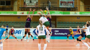 Odessa, Güney, Ukrayna - 15 Ekim 2019: Avrupa Bayanlar Voleybol Şampiyonası. Dişi Khimik Yuzhny - Mladost Zagreb Hırvatistan. Cev Şampiyonlar Ligi Volesi 2020. Kadın Yoğun Voleybol Oyunu