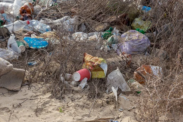 Basura Vertida Costa Del Mar Dejada Por Turistas Turistas Mar — Foto de Stock