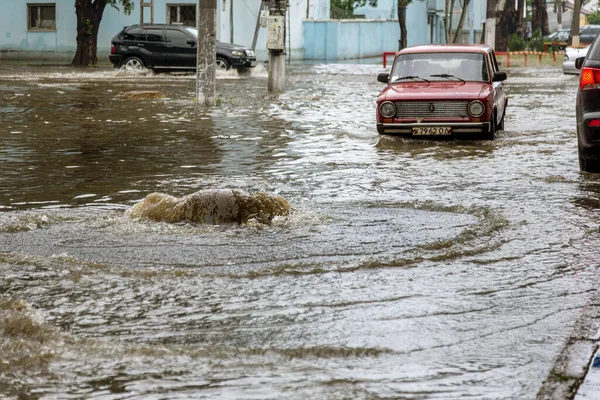 Odessa Ukrajna Május 2020 Vezetés Autó Elárasztott Úton Árvíz Által — Stock Fotó