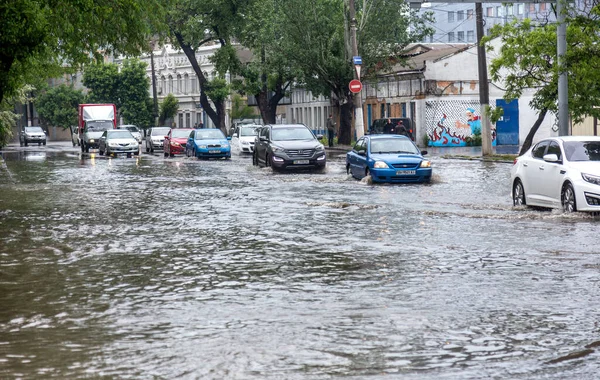 Odessa Ukrajina Května 2020 Jízda Autem Zatopené Silnici Během Povodní — Stock fotografie