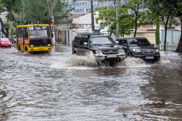 Odessa Ucrania Mayo 2020 Conducir Automóvil Una Carretera Inundada Durante —  Fotos de Stock