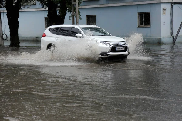 Odessa Ukrajna Május 2020 Vezetés Autó Elárasztott Úton Árvíz Által — Stock Fotó