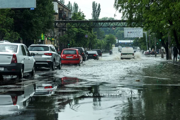 Odessa Ukrajna Május 2020 Vezetés Autó Elárasztott Úton Árvíz Által — Stock Fotó