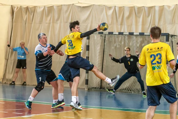 Odessa Ukraine 2019 핸드볼 토너먼트 남자들은 법정에서 핸드볼을 합니다 청소년들을 — 스톡 사진